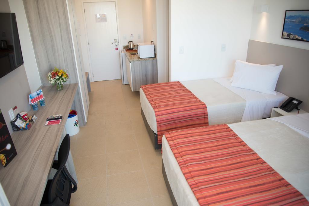 Ramada By Wyndham Macae Hotel & Suites Exterior foto