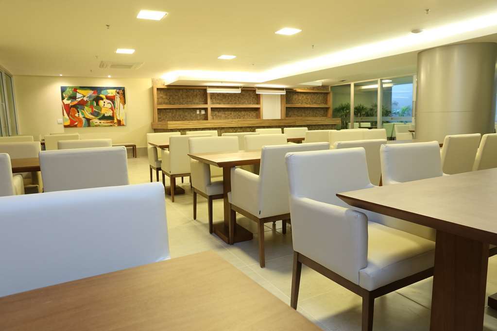 Ramada By Wyndham Macae Hotel & Suites Restaurante foto
