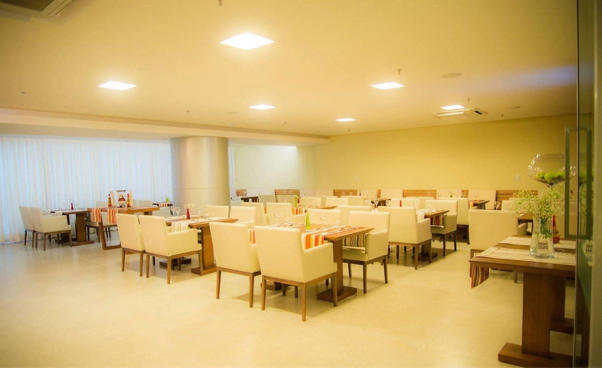 Ramada By Wyndham Macae Hotel & Suites Exterior foto