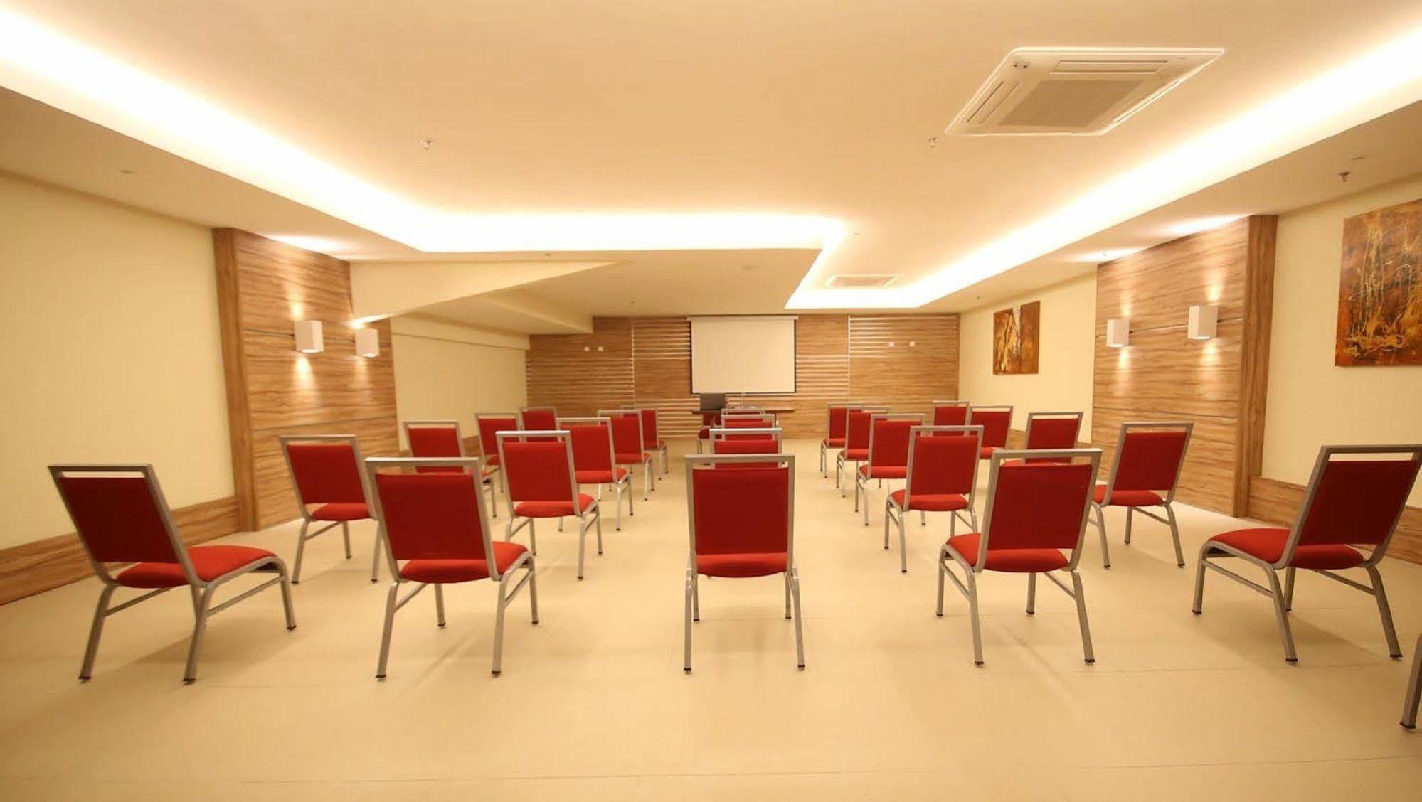Ramada By Wyndham Macae Hotel & Suites Exterior foto